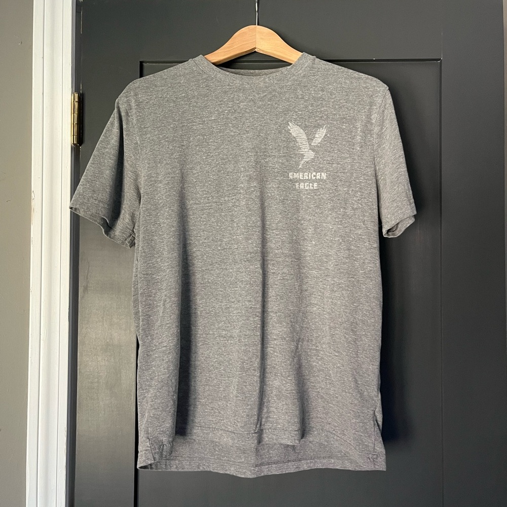 American Eagle Outfitters Men's Gray T-Shirt